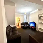 Stunning 2Bedroom House With Backyard In Stratford