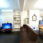 Stunning 2Bedroom House With Backyard In Stratford