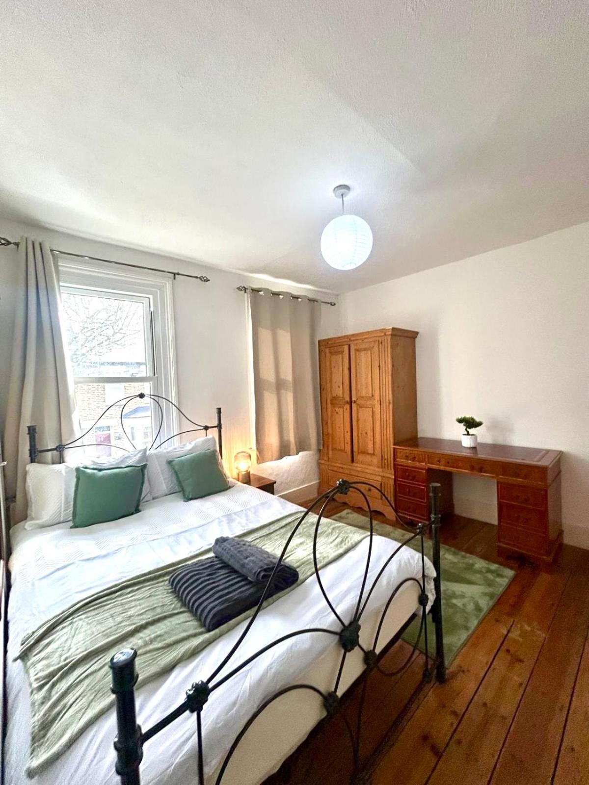 Stunning 2bedroom House With Backyard In Stratford Appartamento Londra