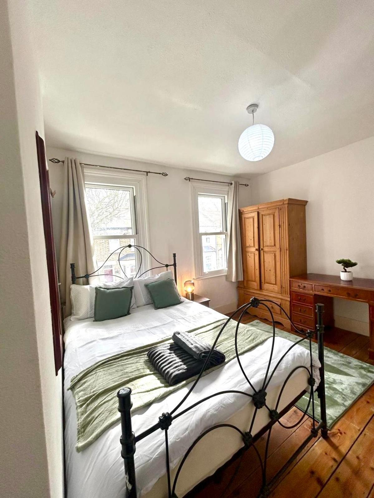 Stunning 2bedroom House With Backyard In Stratford Appartamento Londra