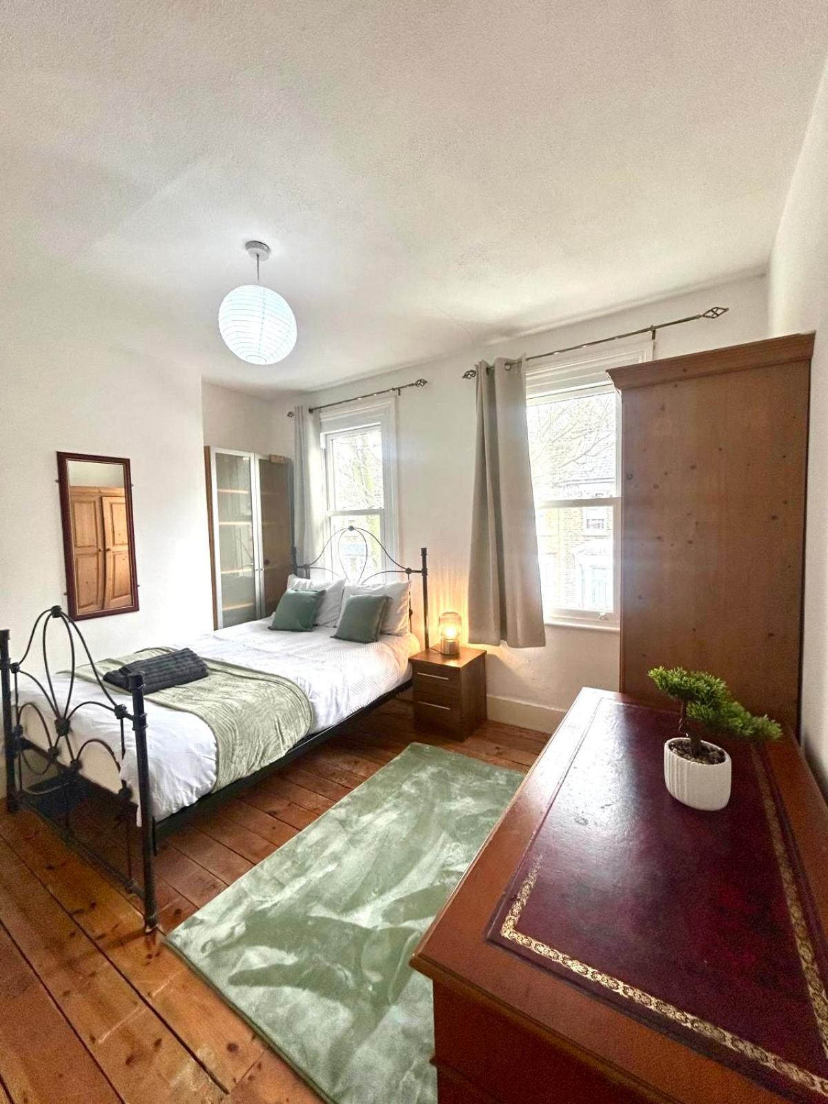 Stunning 2bedroom House With Backyard In Stratford Appartamento Londra