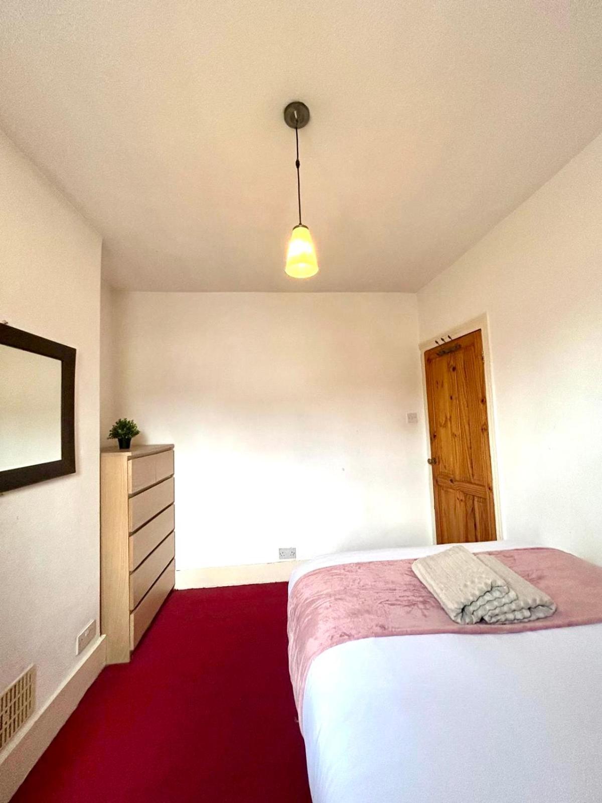 Stunning 2bedroom House With Backyard In Stratford *