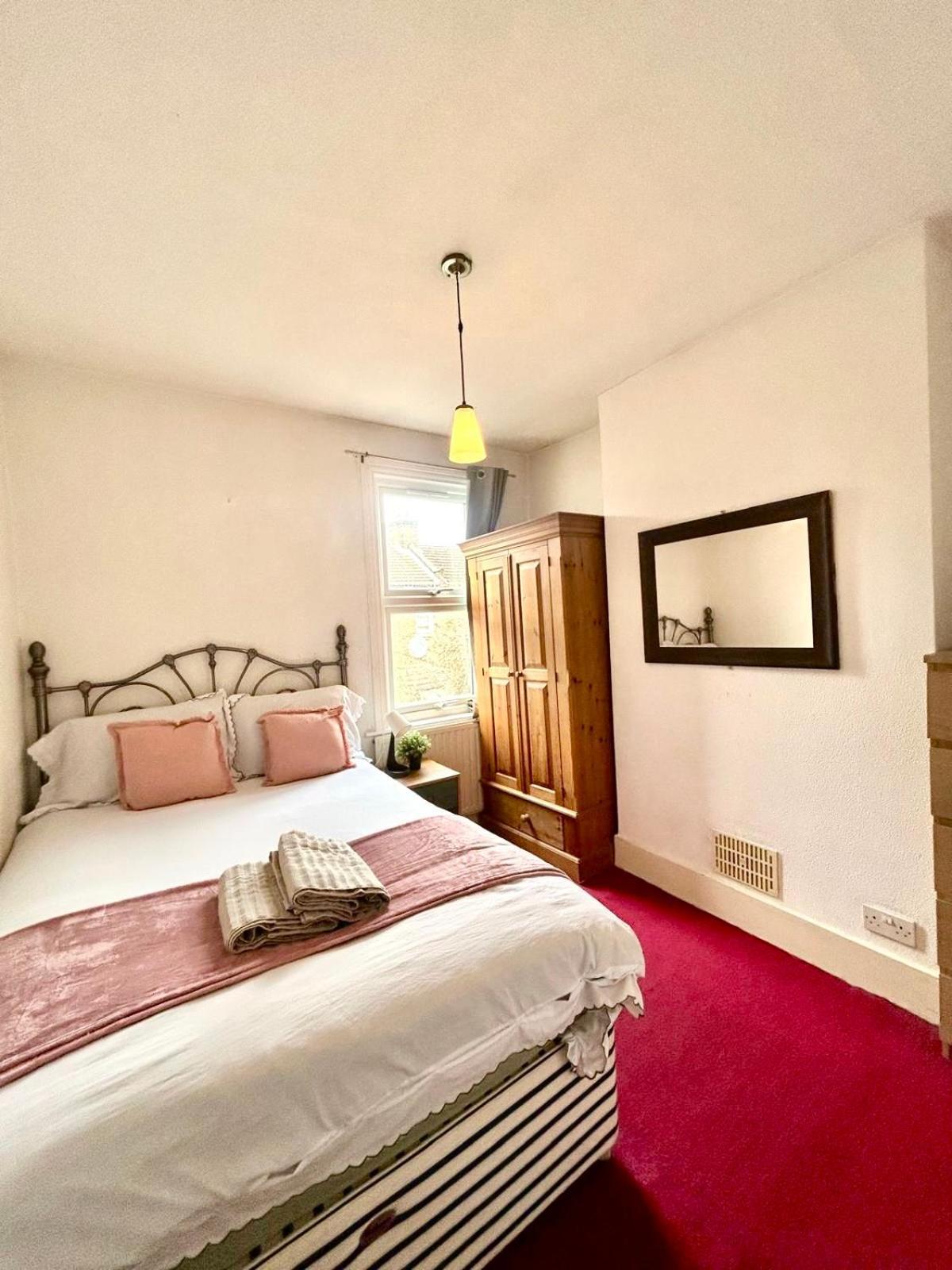 Stunning 2bedroom House With Backyard In Stratford Appartamento