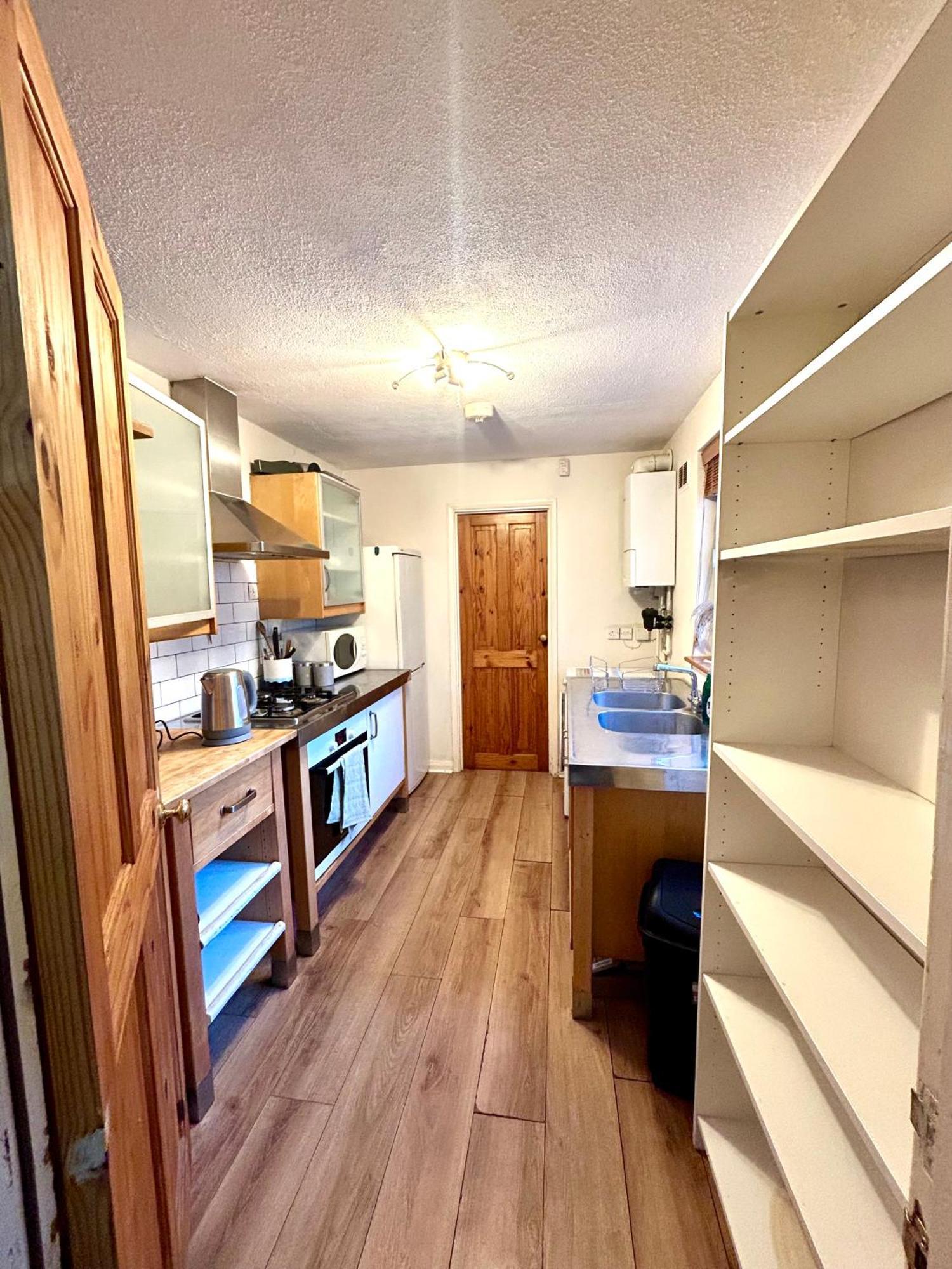 Stunning 2bedroom House With Backyard In Stratford * Londra
