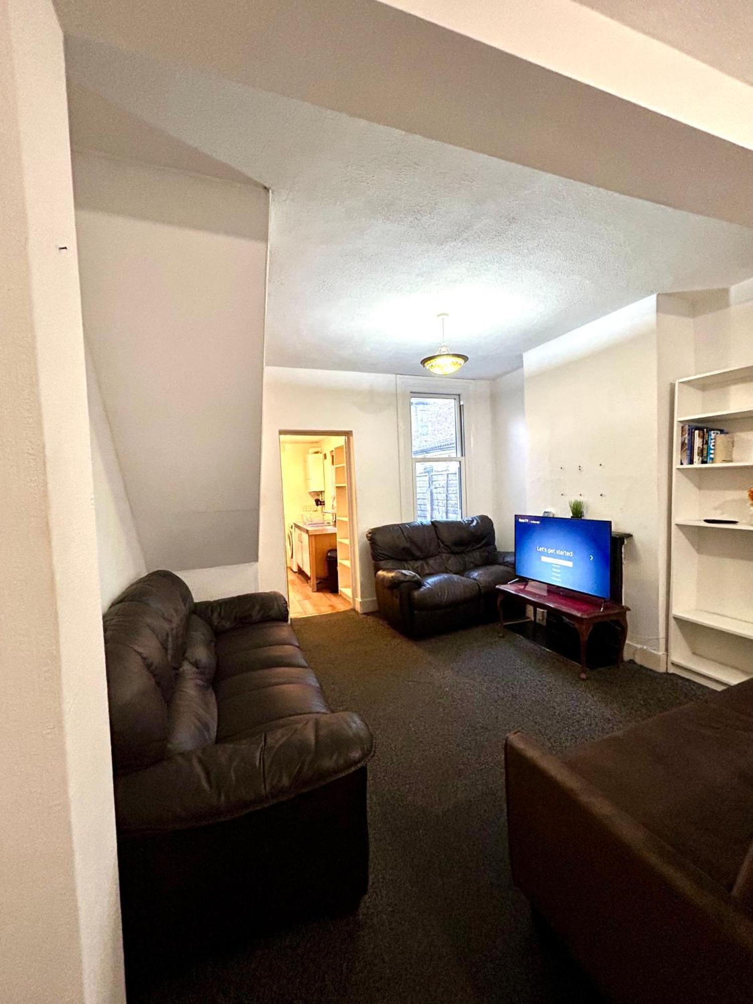 Stunning 2bedroom House With Backyard In Stratford