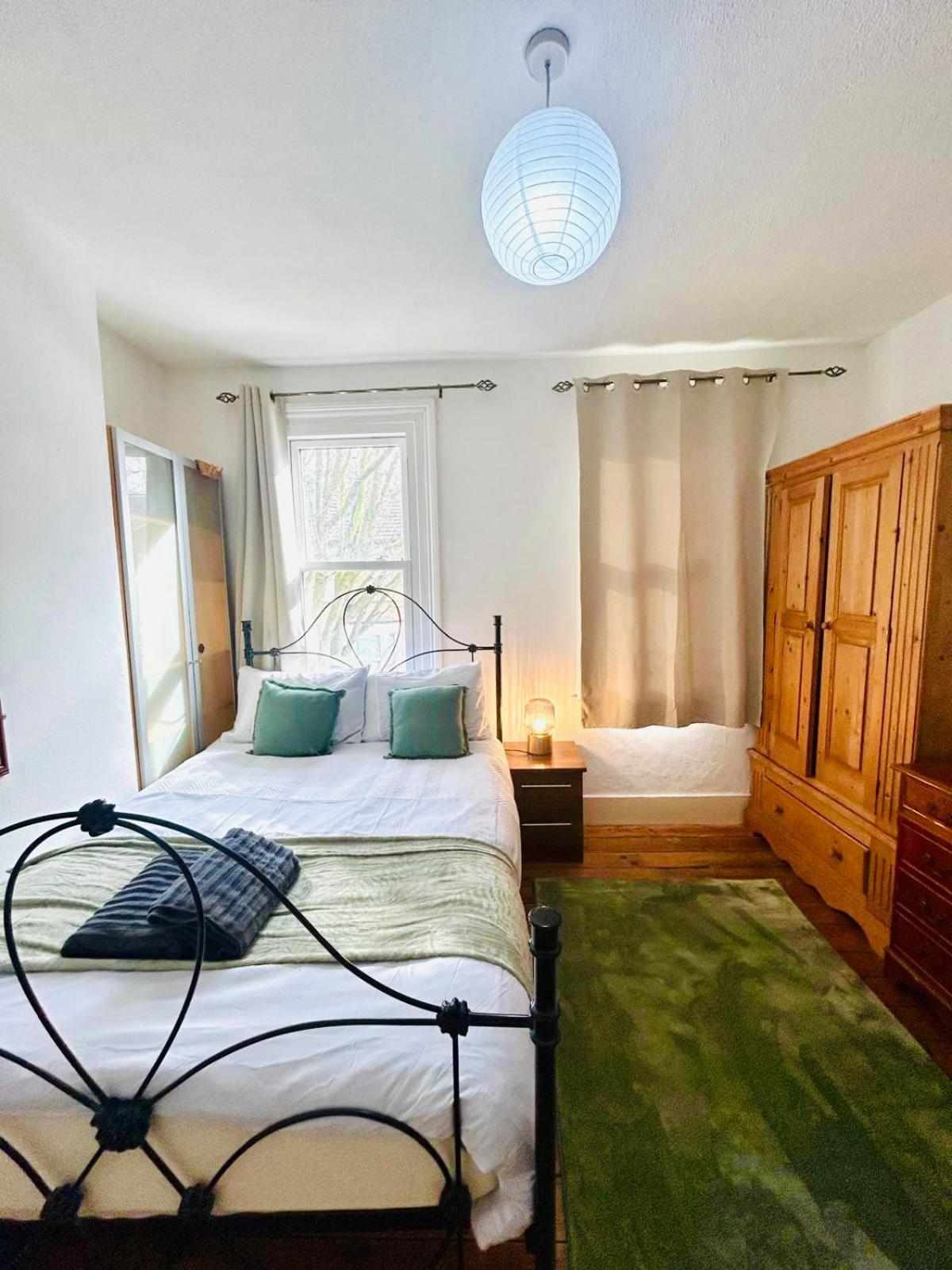 Stunning 2bedroom House With Backyard In Stratford * London