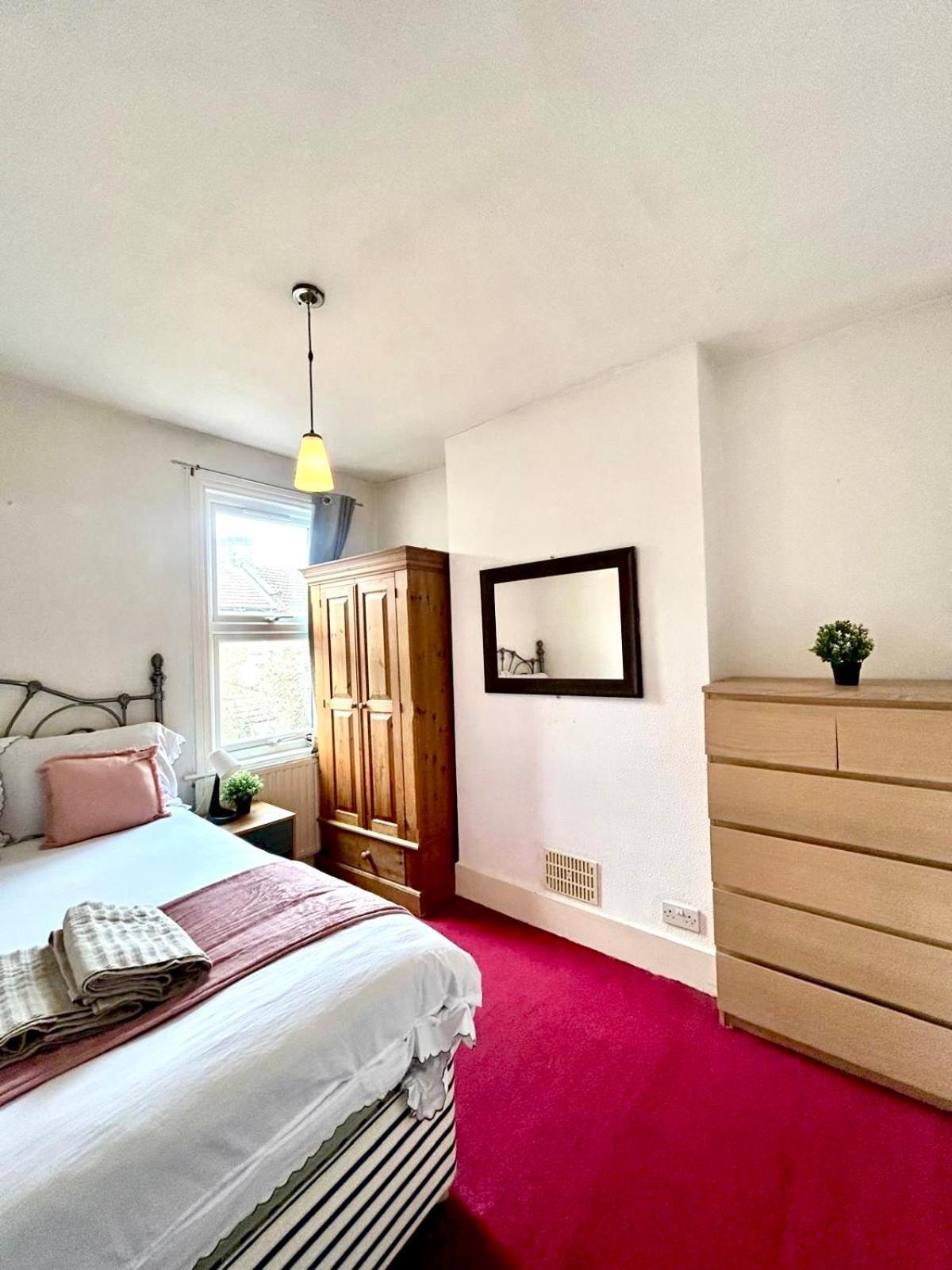 Stunning 2bedroom House With Backyard In Stratford Apartment London