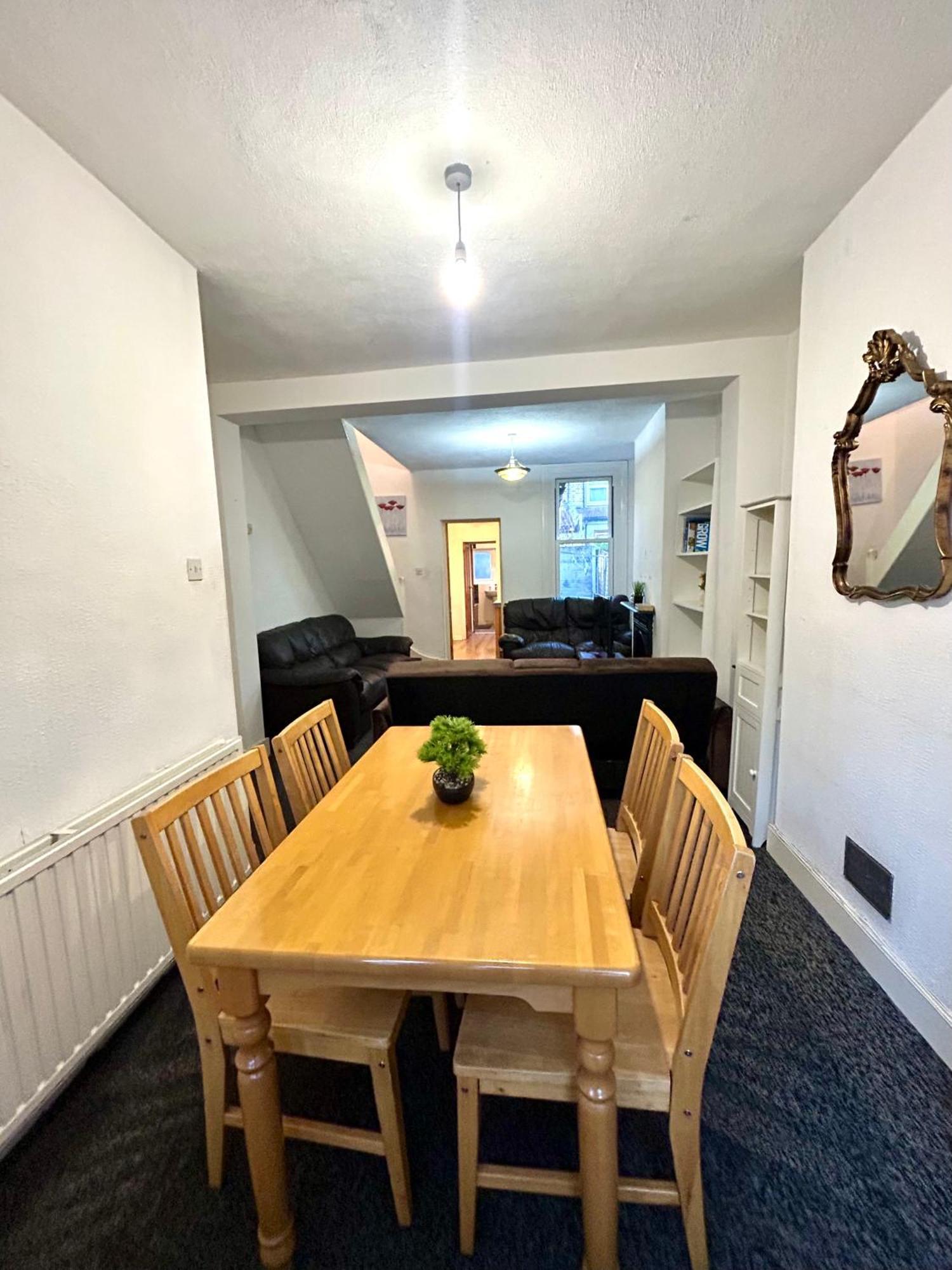 Apartment Stunning 2bedroom House With Backyard In Stratford